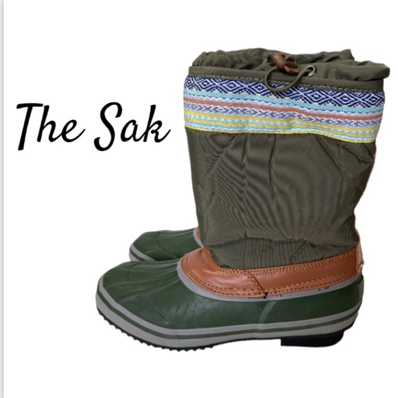 NWOT The Sak Daley Olive Green Woven Trim Duck Waterproof Snow Boots Size 8 - Picture 1 of 15